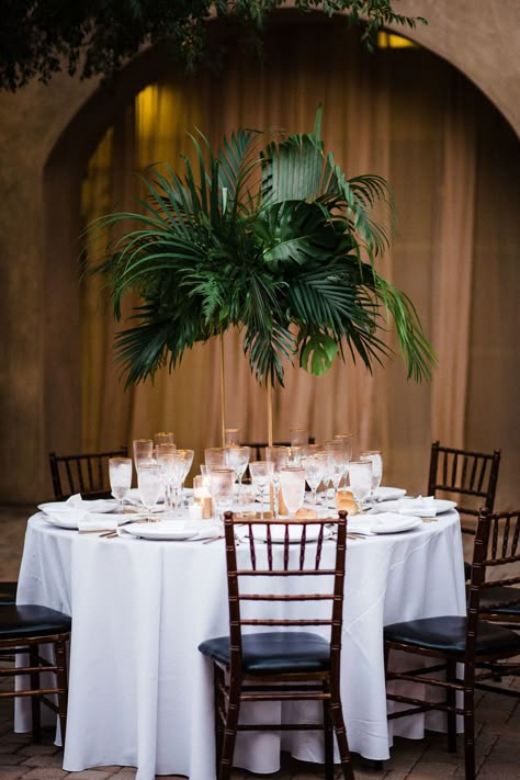 Jungle Wedding Centerpieces, High Centerpieces, Madrid Wedding, Jungle Wedding, Tropical Wedding Theme, Tropical Wedding Decor, Tropical Wedding Inspiration, Palm Wedding, Tropical Greenery