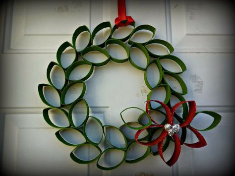 Roll Wreath, Toilet Paper Crafts, Desain Quilling, Christmas Origami, Toilet Paper Roll Crafts, Paper Roll Crafts, Paper Towel Roll Crafts, Crafts Paper, Navidad Christmas