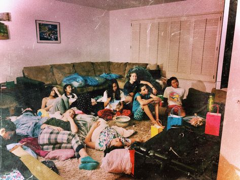 Old School Slumber Party, Childhood Sleepover Aesthetic, Early 2000s Slumber Party, Early 2000s Sleepover, Nostalgic Sleepover, Sleepover Party Aesthetic, Party Aethstetic, 90s Slumber Party, 2000s Sleepover