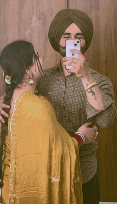 Punjabi Couples Pics, Sardarni Dp, Punjabi Couple Photography, Punjabi Dp, Friend With Benefits, Sikh Wedding Photography, Suits For Women Indian, Bridal Jewellery Inspiration, Fashion Models Men