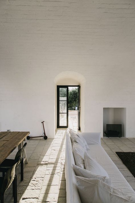 Masseria Moroseta, Rustic Italian, Italian Countryside, Italian Home, Organic Modern Decor, A Living Room, House In The Woods, Home Fashion, Puglia