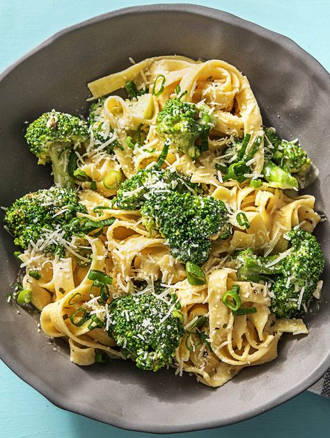 Three-Cheese Tagliatelle Alfredo with Broccoli and Tuscan Herbs | More vegetarian pasta recipes on www.hellofresh.com Hello Fresh Pasta, Rigatoni Recipes Easy, Hellofresh Vegetarian, Alfredo With Broccoli, Tagliatelle Recipe, Pasta With Broccoli, Rigatoni Recipes, French Delicacies, Vegetarian Pasta Recipes