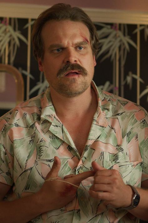 Jim Hopper in Stranger Things Season 3 Is Officially My Summer 2019 Style Muse David Harbor, Hopper Stranger Things, Jim Hopper, David Harbour, Duffer Brothers, Stranger Things Season 3, Stranger Things 3, Netflix Original Series, Stranger Things Characters