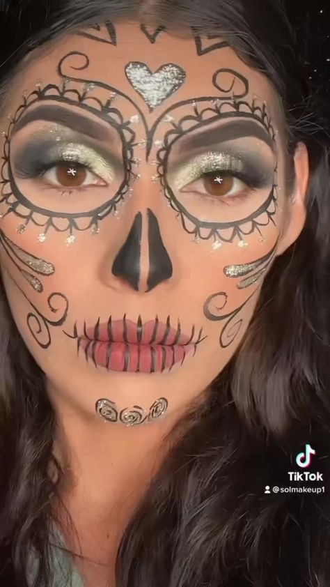 Dia De Muertos Makeup For Women, Day Of The Day Makeup, Skeleton Makeup Day Of The Dead, Easy Calavera Makeup, Black And White Sugar Skull Makeup, Day If The Dead Makeup Easy, Dawn Of The Dead Makeup, Day Of The Dead Make Up Ideas, Day Of Dead Makeup Tutorial