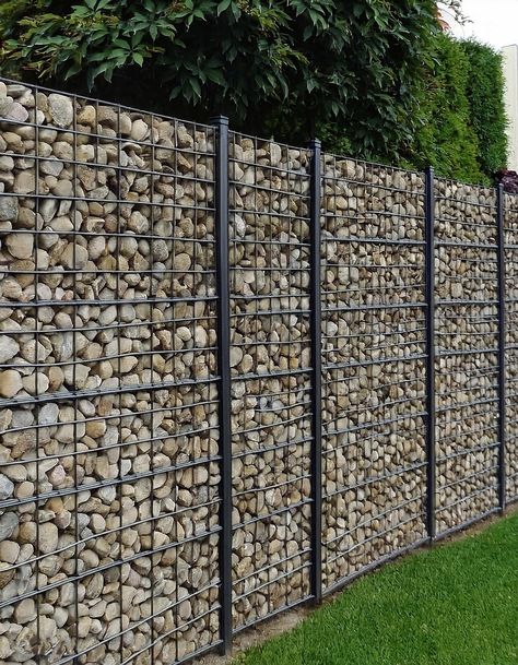 Gabion Wall Fencing Cheapest Fence Ideas Diy, Gabion Wall Architecture, Diy Gabion Wall, Unique Privacy Fence Ideas, Gabion Ideas, Cheap Privacy Fence, Gabion Walls, Rock Fence, Privacy Fence Ideas