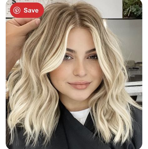 One Length Hair, Butterfly Hairstyle, Beauty And Self Care, Timeless Hairstyles, Shoulder Length Haircuts, Medium Bob Haircut, Chic Haircut, Summer Blonde Hair, Wavy Hairstyle