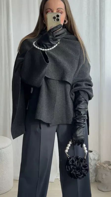 Zara 2024 Autumn, Gray Wool Fall Outerwear, Zara Outfit 2024 Autumn, Elegant Oversized Gray Outerwear, Winter Oversized Scarf Wrap, Chunky Scarf Outfit, All Grey Outfit, Luxury Gray Scarves For Winter, Classy Airport Outfit