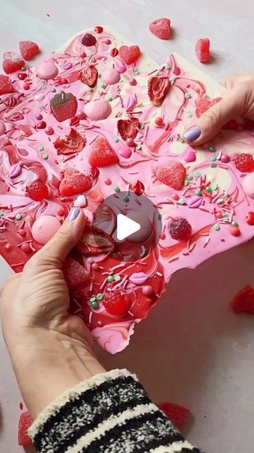 Oil Based Food Coloring, Chocolate Bar Molds, Mini Macaron, Freeze Dried Strawberries, Valentine Chocolate, Valentines Day Cookies, Dried Strawberries, Chocolate Bark, Valentines Day Treats