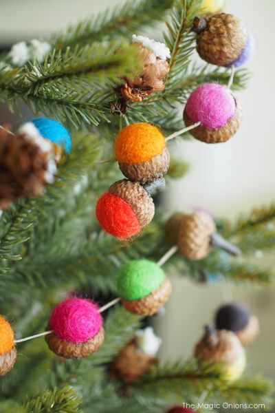 Acorn Garland Diy, Acorn Diy, Acorn Art, Acorn Garland, Navidad Natural, Acorn Decorations, Felted Acorns, Acorn Ornaments, Diy Christmas Garland