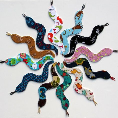 segnalibri bookmarks   https://flic.kr/p/cKiDfE | Snake Bookmarks | What better way to put a smile on a little face...while encouraging them to explore the world with a book? I created this design with children in mind, but that certainly doesn’t mean any ‘big kid’ wouldn’t love it as well! Snake Bookmark, Bookmark Images, Snake Gift, Engraving Ideas, Bookmark Card, Corner Bookmarks, Needle Arts, Crafts For Girls, Girl Guides