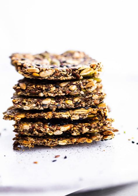 Healthy Nut And Seed Crackers, Gluten Free Seed Crackers Recipe, Flour Free Crackers, Healthy Seed Crackers, Keto Seed Crackers Recipe, Grain Free Crackers Recipe, Healthy Seeded Crackers, Norwegian Seed Crackers, Nut And Seed Crackers