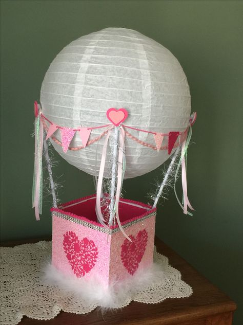 Hot Air balloon Valentine's Hot Air Balloon Valentines Boxes, Hot Air Balloon Valentine, Valentine Box Ideas For School, Balloon Valentine, Valentine 2024, Valentine Box Ideas, Diy Valentine Gifts For Boyfriend, Valentines 2024, Diy Hot Air Balloons