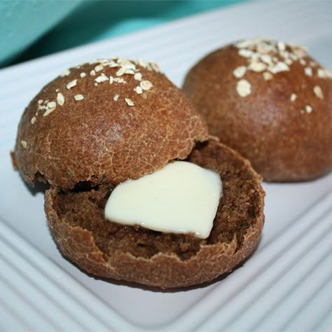 Steakhouse Black Bread | "I wanted to make my own bread bowl to serve bread dip at a party, I tried another recipe a while ago and it failed. This one came out perfectly! I let it rise and baked it in the smaller of my two springform pans and it looks just like the ones my grocery is selling in their bakery for $5 a loaf!" Black Bread Recipe, Steakhouse Bread Recipe, Steakhouse Bread, Bakers Delight, Black Bread, Ale Recipe, Rye Bread Recipes, Savory Breads, Steak And Ale