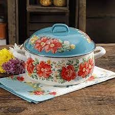 Pioneer Woman Cookware, Pioneer Woman Dishes, Pioneer Woman Kitchen, Cast Iron Dutch Oven, Gift Sets For Women, The Pioneer Woman, Enameled Cast Iron, Kitchen Gift, Pioneer Woman