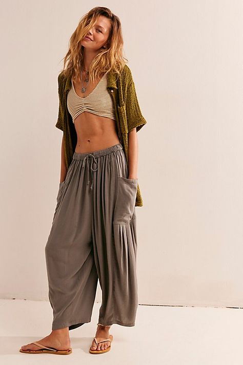 Your newest go-to summer pants from our free-est collection, featured in a billowy, harem-inspired silhouette with dropped side pockets for added dimension. * Elastic waistband * Drawstring detail * Lightweight, effortless design | Quinn Pants by free-est at Free People in Grey, Size: M Quinn Pants, Yoga Style Outfits, Harem Sweatpants, Linen Drawstring Pants, Hippie Style Clothing, Boho Chic Outfits, Free People Clothing, Yoga Fashion, Summer Pants