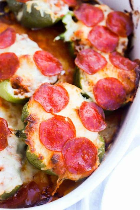 Pizza Bell Peppers, Stuffed Bell Peppers Pizza, Pepper Pizza Boats, Green Pepper Pizza, Gd Recipes, Pizza Stuffed Peppers, Stuffed Bell Peppers Ground Beef, Green Pepper Recipes, Pepper Pizza