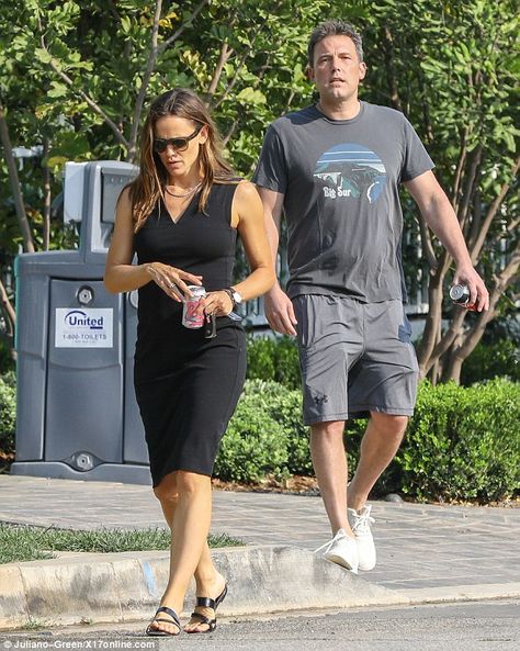 Ben Affleck And Jennifer Garner, Jennifer Garner Style, Ben And Jennifer, Ben And Jen, Garner Style, Dc Movies, Jennifer Garner, Celebrity Street Style, Ben Affleck