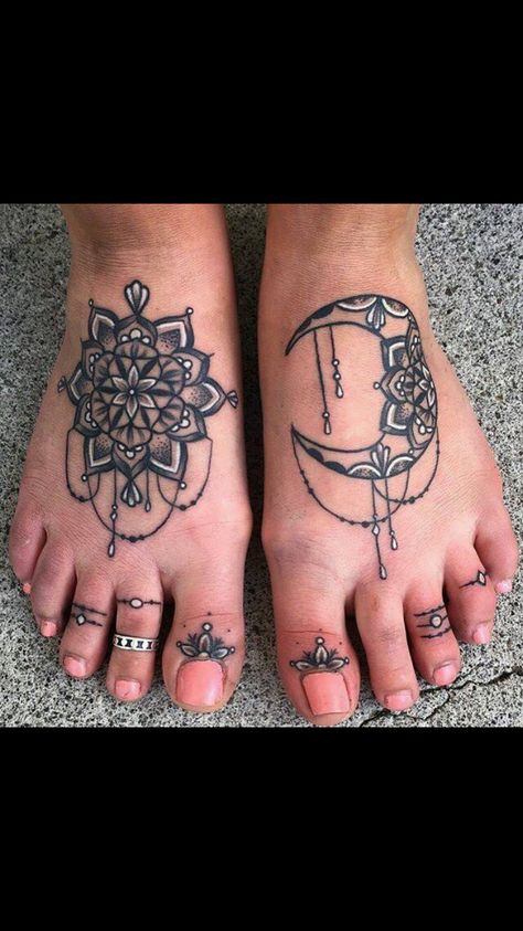 Toe Ring Tattoos, Toe Tattoos, Tattoo Trend, Foot Tattoos For Women, Moon Tattoo Designs, Ring Tattoos, Tattoos Henna, Mandala Tattoo Design, Tattoo Feminina