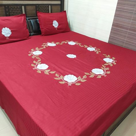 DESIGNER KING SIZE EMBROIDERED BEDSHEET 🔥 ⬅️Size : 108/108 inches ⬅️Fabric : 100% Cotton 300tc ⬅️Set Contains: 1 bedsheet with 2 pillow covers ⬅️Fine EmbroiderY ⬅️Machine Washable 1650 freeship Embroidery Bedsheets Design, Cotton Tops Designs, Designer Bed Sheets, Fine Embroidery, Pillow Crafts, Hand Painted Fabric, Wedding Decor Style, Flower Embroidery Designs, Cotton Set