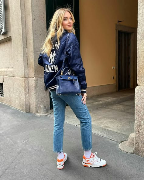 Chiara Ferragni Outfits, Streetwear Outfits Aesthetic, Chiara Ferragni Style, Elegant Summer Outfits, Chanel Jacket, Streetwear Outfits, Designer Bag, Outfits Aesthetic, Types Of Fashion Styles