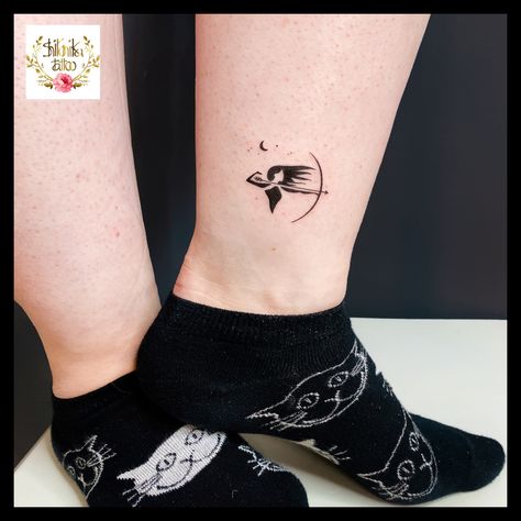 #artemis #artemistattoo #pocahontas Simple Artemis Tattoo, Artemis Minimalist Tattoo, Artemis Constellation, Artemis Tattoo Symbol, Artemis Goddess Tattoo, Artemis Tattoo Design, Pocahontas Tattoo Ideas, Tattoo Sagittarius, Orion Tattoo