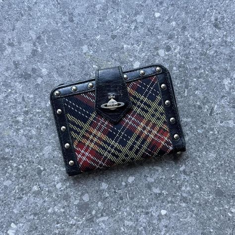 vintage vivienne westwood wallet, plaid vivienne... - Depop Vivienne Westwood Luggage, Vintage Vivienne Westwood Bag, Vintage Wallets For Women, Cute Wallet Aesthetic, Wallets Aesthetic, Vivienne Westwood Clothes, Cool Wallets, Y2k Wallet, Aesthetic Wallet