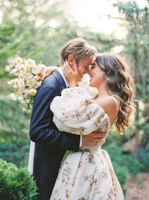 Wedding Photography Fairytale, Wedding Park Photoshoot, Wedding Lifestyle Photography, Romantic Wedding Portraits, Rose Garden Wedding Photos, Cool Tone Wedding Photography, Film Wedding Photography Fine Art, Formal Wedding Portraits, Cottage Wedding Photos