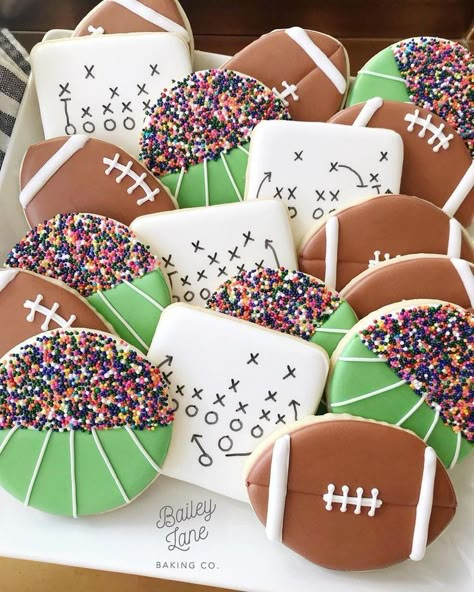 Football Party Cookies, Superbowl Party Food Ideas, Super Bowl Cookies, Football Cookies, Football Snacks, Football Birthday Party, Game Snacks, Football Party Food, Party Food Ideas