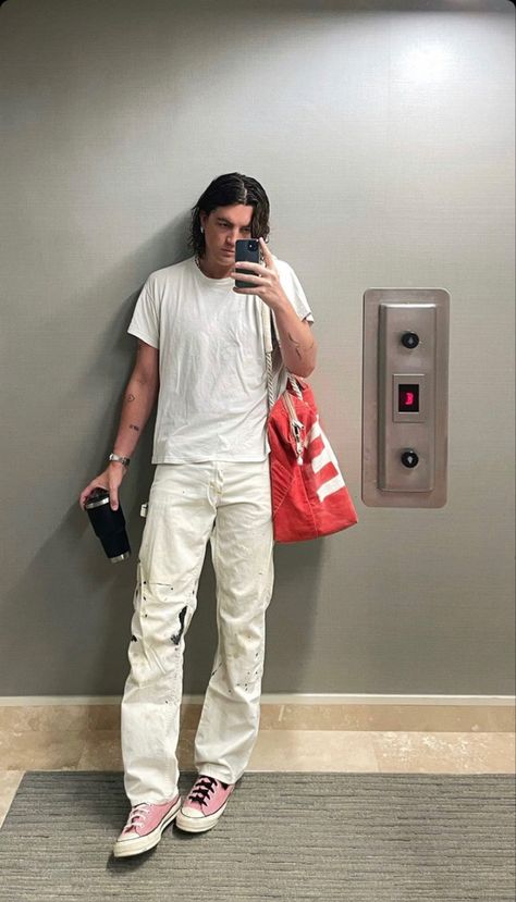 White Tee Outfit, White Tees Outfit, Paul Jason Klein, Paul Klein, Mens Fashion Week Street Style, White Jeans Men, Mens Trendy Outfits, Mens Fashion Week, Androgynous Fashion