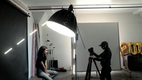 Photo Lighting Setup, Easy Portrait, Portrait Lighting Setup, Photography Lighting Techniques, Portrait Photography Lighting, Studio Lighting Setups, Lighting Diagram, Photography Lighting Setup, Photo Studio Lighting