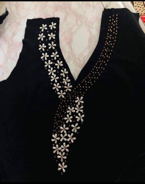 Dress Hand Embroidery, Chiffon Blouses Designs, Simple Hand Embroidery Patterns, Traditional Blouse Designs, Hand Beaded Embroidery, Cutwork Blouse Designs, Neck Designs For Suits, Trendy Shirt Designs, Simple Embroidery Designs