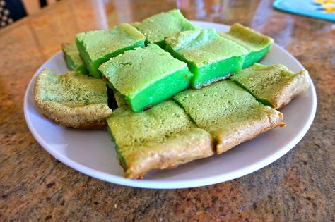 michelletabelle.: Pandan Mochi Cake Pandan Mochi, Buko Pandan Recipe, Manju Recipe, Bolu Pandan, Pandan Cake, Butter Mochi, Filipino Food Dessert, Mochi Cake, Filipino Desserts