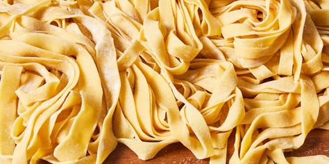 Homemade Pasta Dough Recipe, Cooking Fresh Pasta, Fresh Egg Noodles, Easy Homemade Pasta, Homemade Pasta Dough, Pasta Dough Recipes, Homemade Egg Noodles, Homemade Pasta Recipe, Handmade Pasta