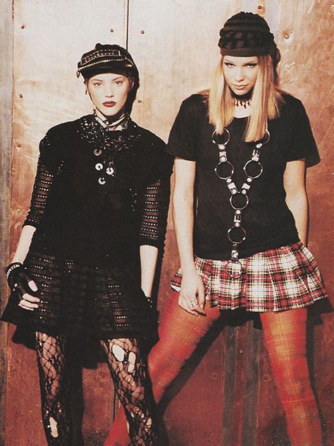 ‘Punk is all about rebellion.' (1993) #Seventeen 2000s Punk Fashion, Just Seventeen, 2000s Punk, 90s Fashion Grunge, 1990s Fashion, Punk Girl, 90s Fashion Outfits, Emo Fashion, 2000s Fashion