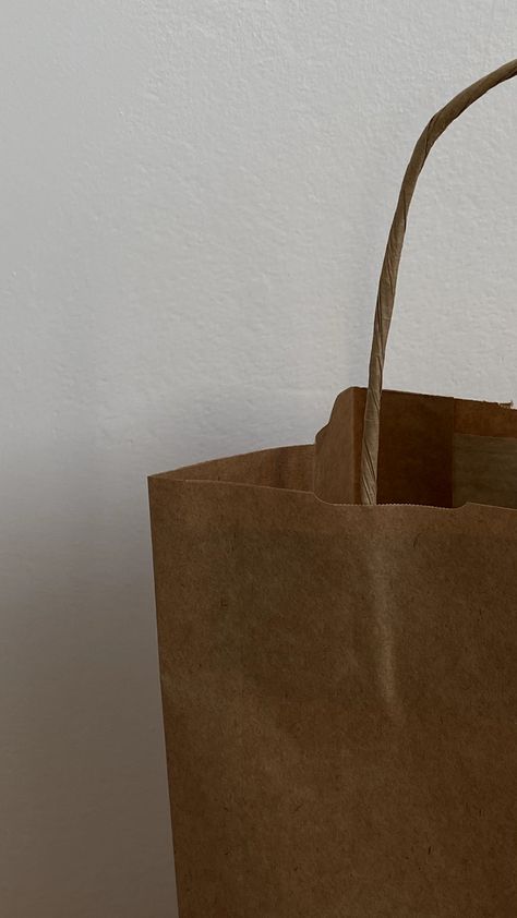 Brown Paper Bag Aesthetic, Paper Bag Aesthetic, Shopping Bags Aesthetic, Filler Pics, Shopping Aesthetic, Middle Eastern Art, Friends Illustration, Retail Concepts, Closet Sale