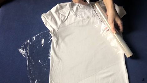 This is a guide to DIY t-shirt printing with Saran wrap. Learn how to print on a t-shirt without transfer paper using this easy step-by-step tutorial. Diy Shirt Printing, Diy T Shirt Printing, Foto Transfer, Diy T Shirt, Saran Wrap, Photo Transfer, Freezer Paper, Cling Wrap, T Shirt Transfers