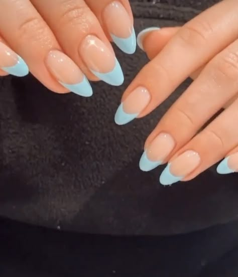 Pastel Blue French Tip Nails Almond, Light Blue French Tip Nails Almond Short, Light Blue French Tip Nails Oval, Short Nails Acrylic Colors, Cute Oval French Tip Nails, Light Blue Nails French Tip Almond, French Tip Nails Periwinkle, Light Blue French Almond Nails, Mail Inspo Almond Simple