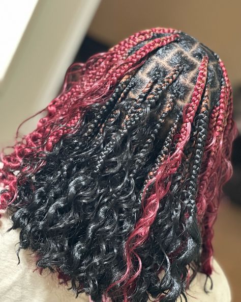 Knotless bob 🥵 - - - - #knotlessbob #bobbraids #braidsbraidsbraids #braidsonfleek #explorepage✨ #explorepage Boho Bob With Color, Boho Knotless Bob With Color, Bob With Color, Knotless Bob, Curled Bob, Colored Braids, Braids With Curls, Unique Acrylic Nails, Boho Braids