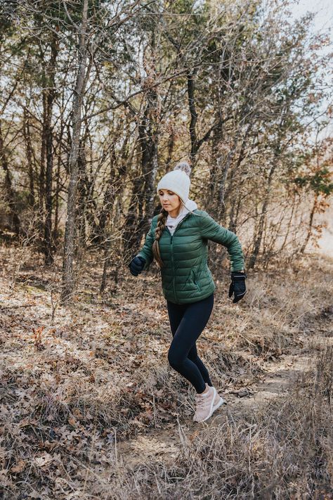 cold weather running clothes Outdoor Walking Outfit, Cold Weather Workout Outfit, Cold Weather Running Outfit, Cold Running Outfit, Fall Running Outfit, Running Outfits For Women, Animal Interactions, Spring Hiking Outfits, Winter Running Outfit