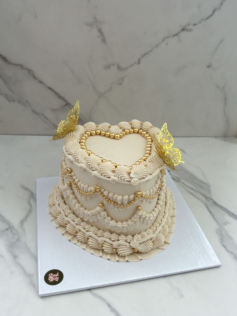 Elegant nude and gold vintage heart cake with gold butterflies and gold pearls White And Gold Butterfly Cake, Vintage Cake Butterfly, Vintage Butterfly Cake, White And Gold Vintage Cake, Birthday Cakes With Butterflies, Cake With Gold Butterflies, White And Gold Heart Cake, Speakeasy Cake, Gold Cakes Birthday