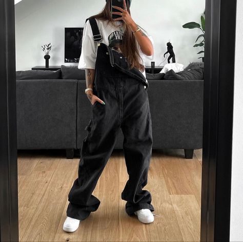 Dungaree Outfit, Liz Tomforde, Modest Casual Outfits, Lesbian Fashion, Swag Outfits For Girls, Tomboy Style Outfits, Looks Black, Streetwear Fashion Women, Windy City