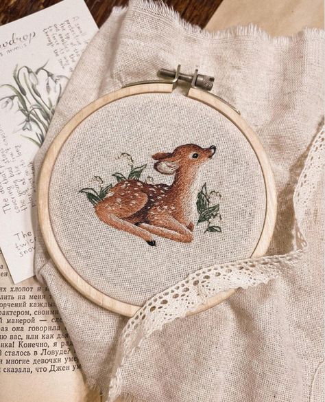 Embroidery Napkins, Deer Girl, Needle Painting, Embroidery Lessons, Animal Embroidery Designs, Hand Embroidery Videos, Brazilian Embroidery, Embroidery On Clothes, Animal Embroidery