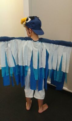 Lion king costumes(zazu) The Lion King Costumes, Zazu Costume, Lion King Costumes, Zazu Lion King, Drama Club Ideas, Lion King Play, Lion King Show, Costumes Faciles, Karneval Diy