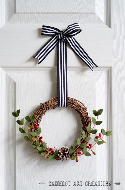 Camelot Art Creations: Mini Natural Christmas Wreaths Small Wreath Ideas, Cozy Christmas Living Room Decor, Natural Christmas Wreaths, Christmas Tree Sale, Indoor Wreath, Ornaments Homemade, Small Wreaths, Christmas Tours, Mini Wreaths