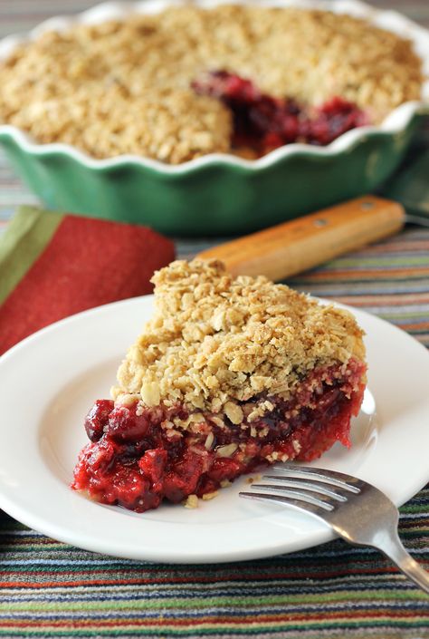 Thanksgiving was made for this cranberry pie. Cranberry Crumble Pie, Cranberry Crumble, Cranberry Pie Recipes, Crumble Pie, Cranberry Pie, Berry Crumble, Pie Crumble, Thanksgiving Food Desserts, Cranberry Recipes