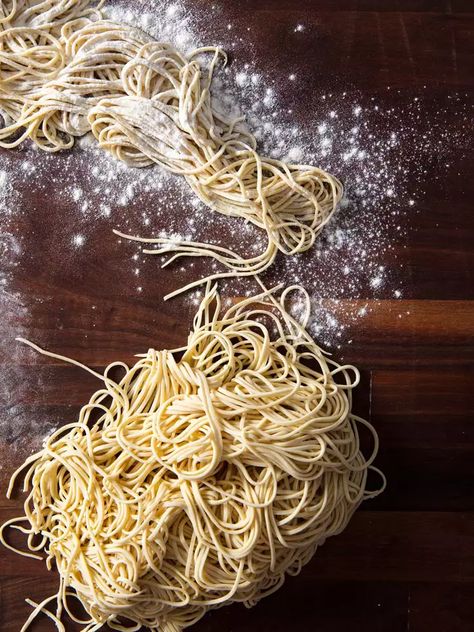 Ramen Noodles From Scratch, Ramen Noodle Recipes Homemade, Eggless Pasta, Make Ramen Noodles, Making Ramen, Noodles From Scratch, Homemade Ramen Noodles, Pasta At Home, How To Make Ramen