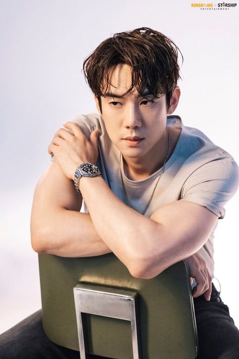 Dr Romantic, Romantic Doctor Teacher Kim, Dr. Romantic, Yoo Yeon Seok, Hospital Playlist, Korean Male Actors, Korean Drama Series, Hidden Love, Oh Sehun