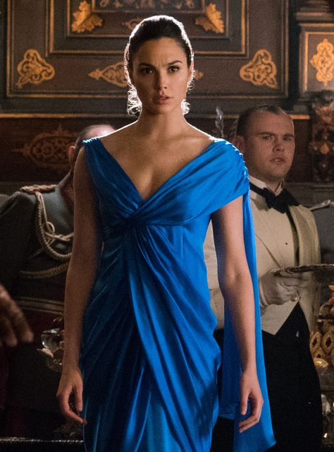 Wonder Woman Blue Dress, Wonder Woman Nails, Gal Gabot, Gal Gardot, Wonder Woman Cosplay, Gal Gadot Wonder Woman, Gal Gadot, Kate Middleton, Blue Dress