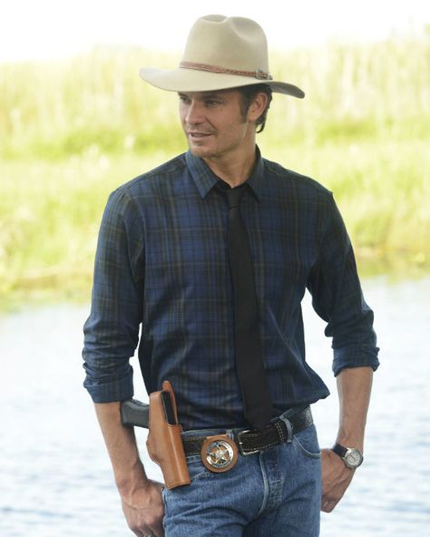 timothy olyphant justified Timothy Olyphant Justified, Yellowstone Bunkhouse, Olyphant Timothy, Raylan Givens, Michael Ealy, Timothy Olyphant, Celebrity Travel, Man Crush, Best Tv