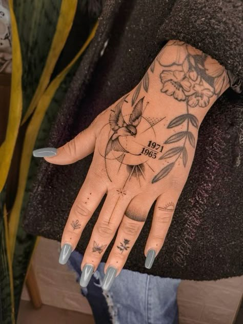 Tattoo Main, Animal Tattoos For Women, Cute Cat Tattoo, Hand And Finger Tattoos, Pretty Hand Tattoos, Hand Tats, Skeleton Hand Tattoo, Floral Tattoo Sleeve, Hand Tattoos For Women